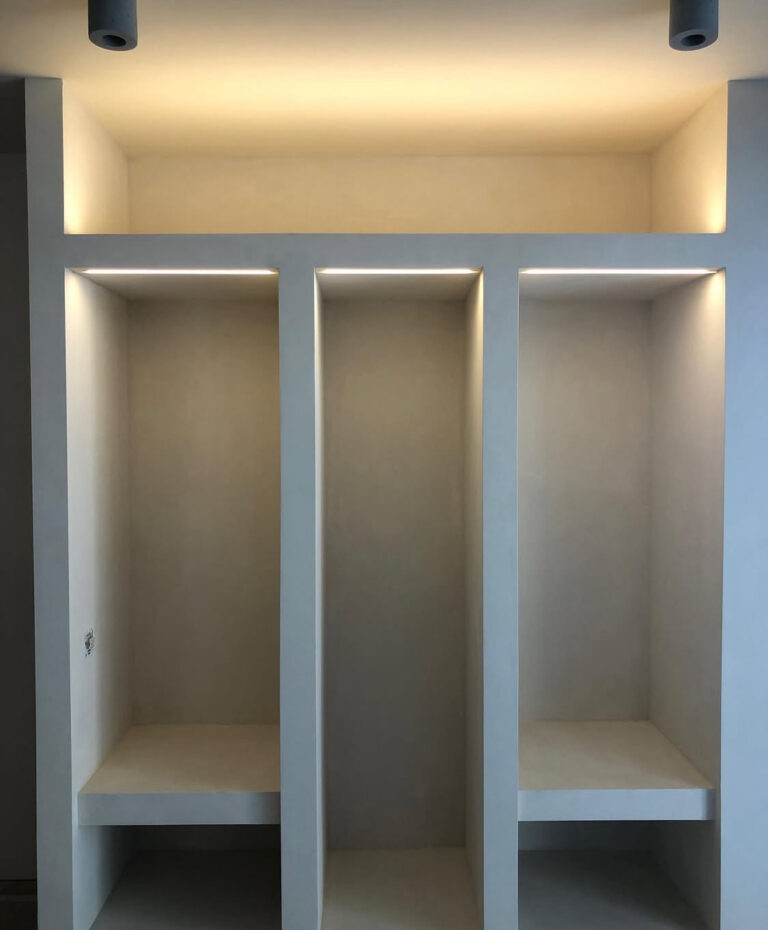 Proyecto de papel pintado floral en cocina